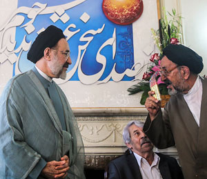 عکس خبري -آقاي دعايي؛ دغدغه و اندوه خاتمي، دغدغه و اندوه امام و رهبري است؟/صفات مشترک فتنه گران 88 و داعش