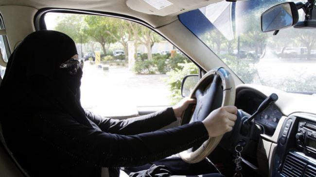 عکس خبري -کمپين حامي رانندگي زنان در عربستان موفقيت‌آميز است