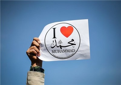 عکس خبري - نصب بنر «من عاشق محمد هستم» در صحن علني مجلس 