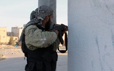 عکس خبري -انتقام خونين يک پدر از داعش+عکس