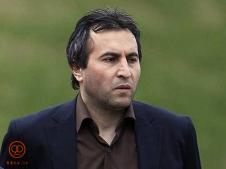عکس خبري - سرمربي تيم فوتبال راه‌آهن عزادار شد