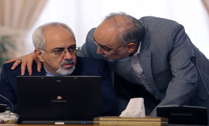 عکس خبري -دوئل رسانهاي ظريف و کري!