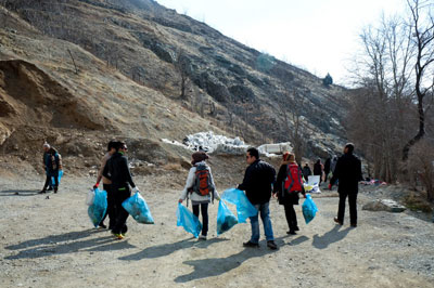عکس خبري -اقدام خودجوش زاهداني‌ها در پاکسازي شهر