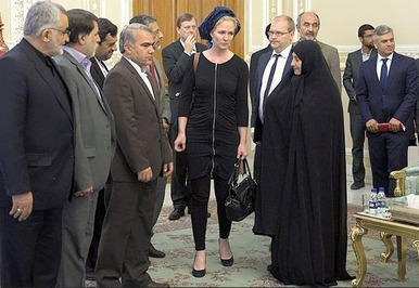 عکس خبري -عکس/ خانم نماينده حجابش را تغيير داد