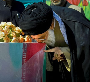 عکس خبري -سلام بر دستهاي بسته و پيکرهاي ستمديده/يکي از به يادماندني ترين حوادث انقلاب