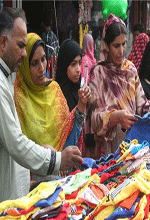 عکس خبري -گزارش تصويري/رونق بازارهاي عيد فطر در پاکستان