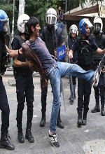 عکس خبري -گزارش تصويري/ درگيري پليس ترکيه با معترضان کرد
