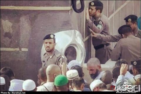 عکس خبري -تخلف پليس عربستان کنارکعبه+عکس