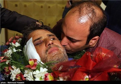 عکس خبري -خبرنگار مجروح شده :رهبر را تنها نگذاريد