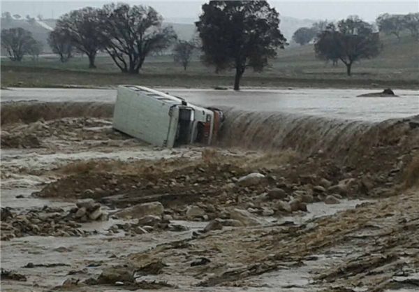 عکس خبري -سيل ‌در لرستان  ‌راه ارتباطي بيش از 30 روستا را قطع کرد