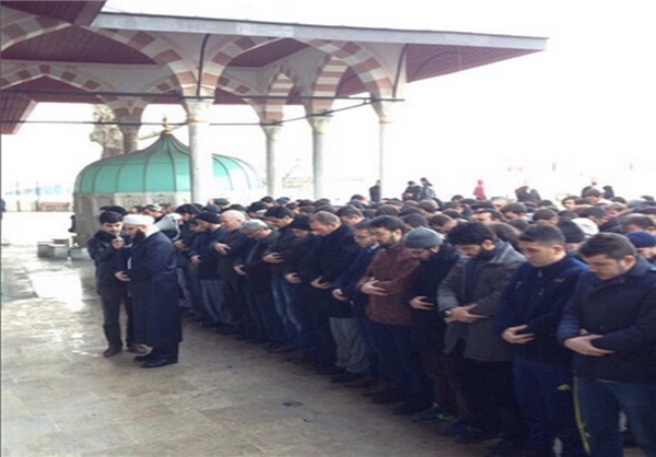 عکس خبري -نماز ميت غيابي براي سرکرده معدوم «جيش‌الاسلام» در استانبول+ عکس