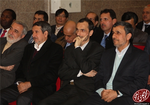عکس خبري - بقايي در کنار احمدي‌نژاد پس از آزادي + عکس