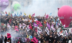 عکس خبري -خيابان‌هاي فرانسه صحنه تظاهرات ده‌ها هزار نفري