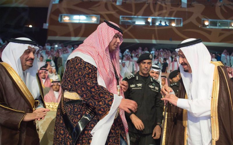 عکس خبري -گريه شاه عربستان به خاطر ديپلم گرفتن پسرش +عکس