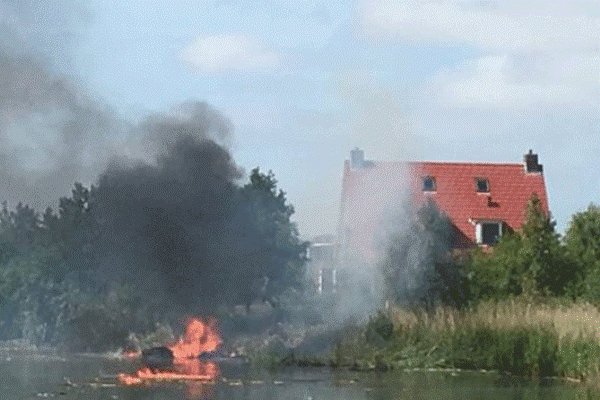 عکس خبري -سقوط جنگنده اف-? سوئيس در خاک هلند