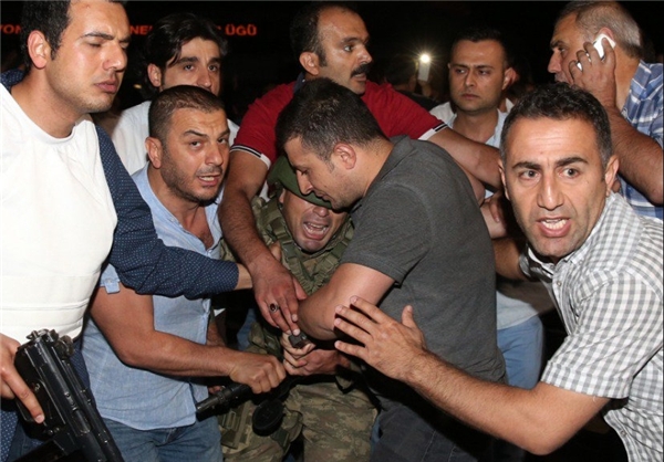 عکس خبري -لحظه به لحظه با کودتاي ترکيه