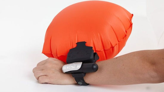 عکس خبري -دستبند هوشمند براي نجات شناگران