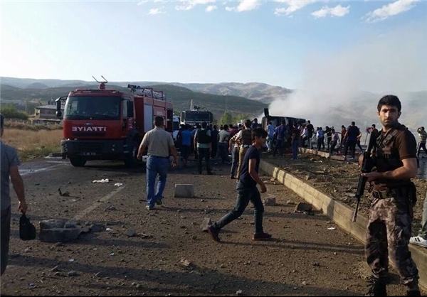 عکس خبري -«پ‌ک‌ک» اتوبوس پليس ترکيه را منفجر کرد