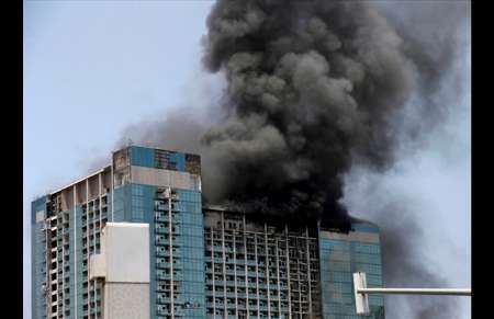 عکس خبري -آتش سوزي در آسمان خراش ابوظبي