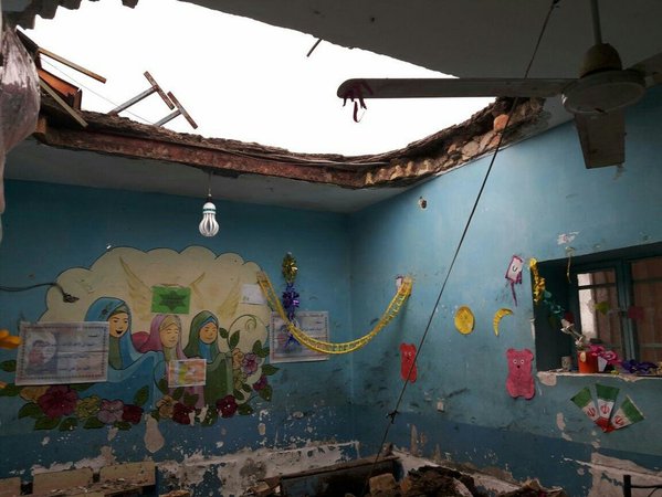 عکس خبري -تخريب سقف کلاس درس در ميناب + عکس