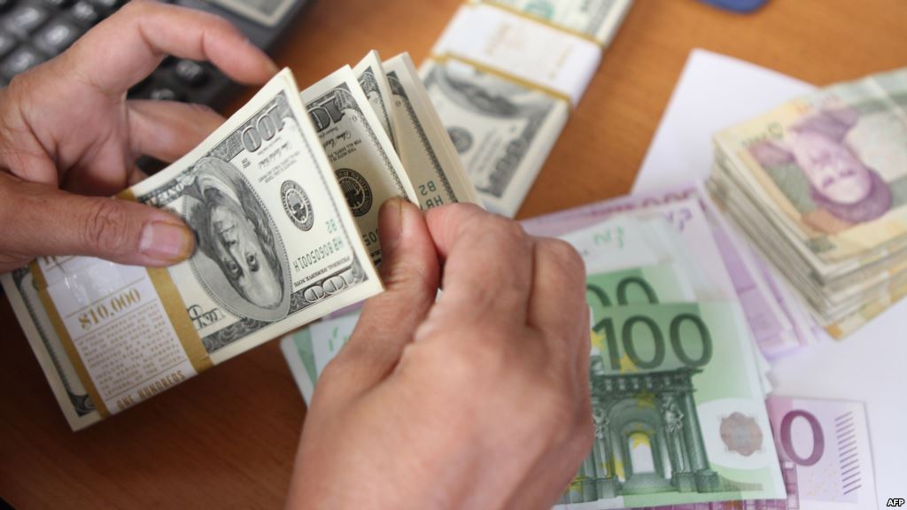 عکس خبري -درآمد ميلياردي دولت از گران شدن نرخ ارز/ افزايش نرخ ارز سبب رانت هاي ميلياردي شده است