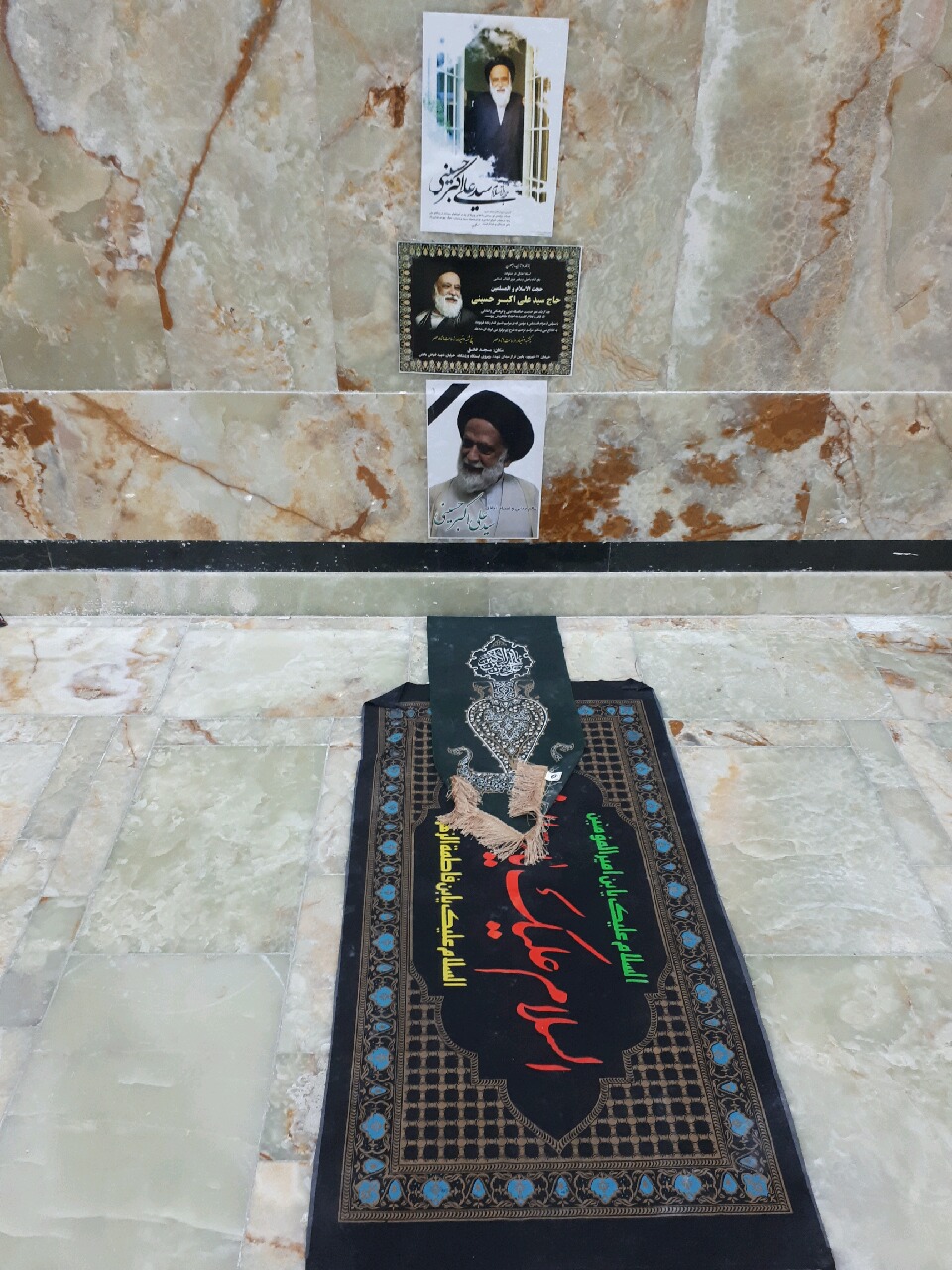 عکس خبري -مزار استاد اخلاق حجت الاسلام والمسلمين حسيني در حرم حضرت عبدالعظيم حسني 