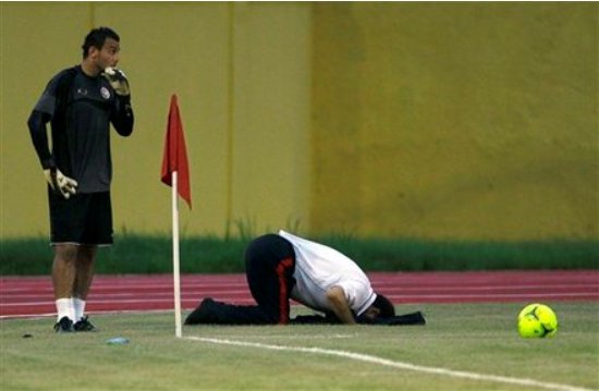 عکس خبري -مثال جالب فوتباليست سابق و نکته بسيار مهم درباره نماز
