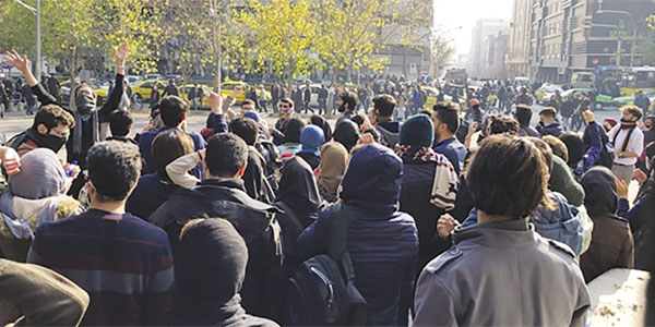 عکس خبري -اينجا خيابان، جايي براي جولان ضد انقلاب با مياندارهاي جنسي