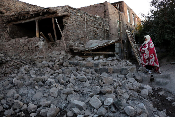 عکس خبري -شب‌هاي باراني زلزله‌زدگان و خواب‌هاي آسوده مسئولان