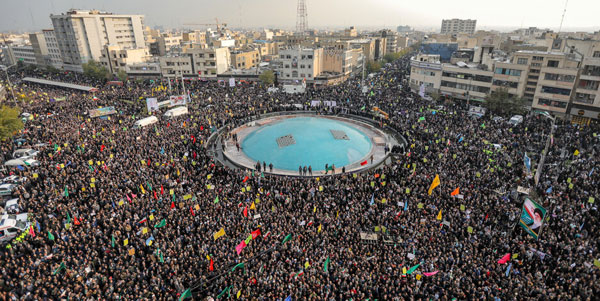عکس خبري -معترض اما پاي کار انقلاب