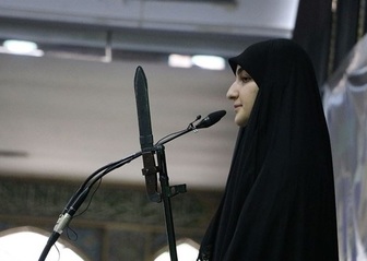 عکس خبري -عکسِ دختر سردار سليماني، سلاح به دست