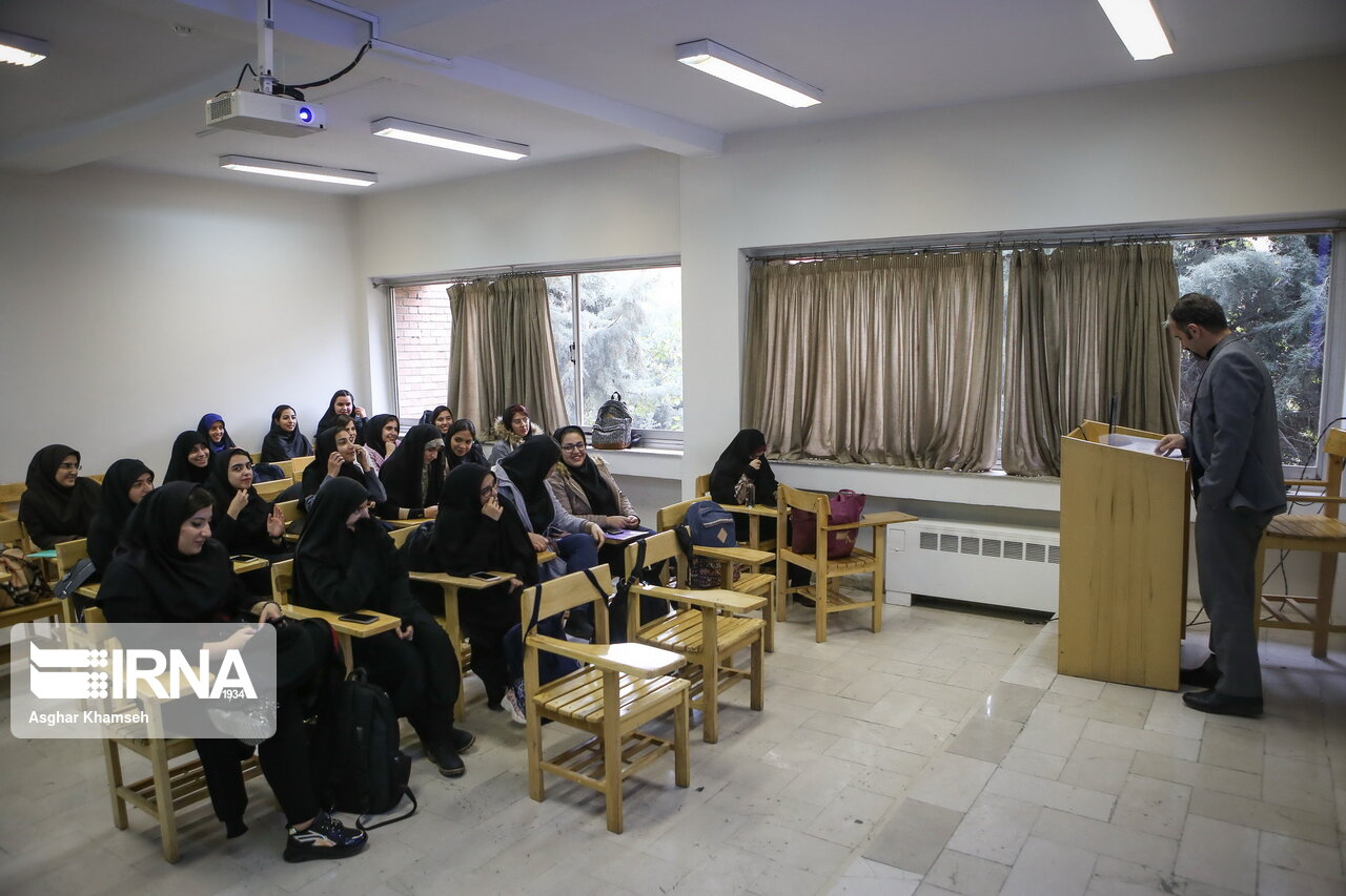 عکس خبري -فرايند آموزش به عنوان اولويت در استاندارد کرمان دنبال مي‌شود