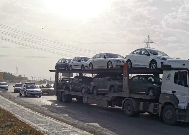 عکس خبري -توقيف تريلري که خودروهاي پلاک تهران را به بوشهر آورده بود