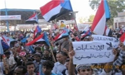 عکس خبري -تحصن انقلابيون يمن در مقابل مراکز راي‌گيري