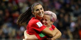 عکس خبري -زنان فوتباليست آمريکايي به دنبال حقوق برابر