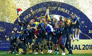 عکس خبري -بازيکن فرانسه مدال جام جهاني ???? را آب کرد