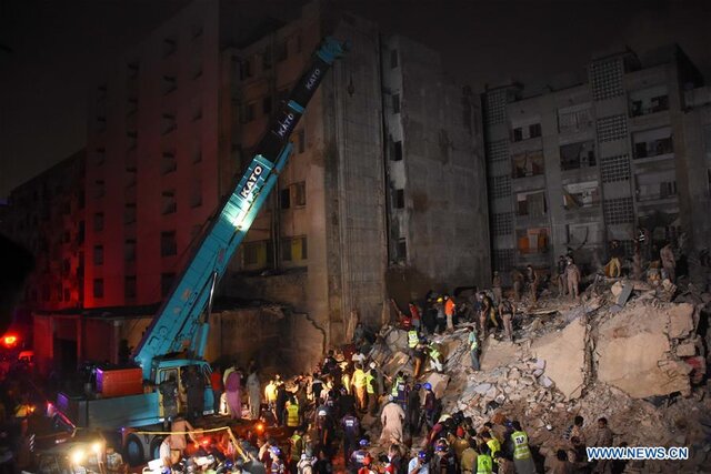 عکس خبري -ريزش ساختمان مسکوني در جنوب پاکستان