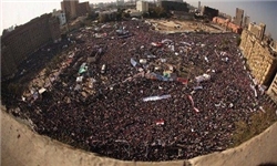 عکس خبري -معترضان ميدان التحرير: بيانيه شوراي نظامي "باطل" است