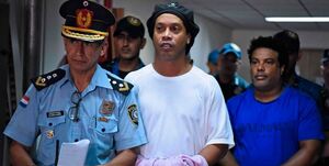عکس خبري -رد درخواست رونالدينيو براي خروج از حبس