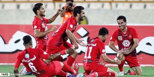 عکس خبري -پرسپوليس دنبال برگزاري جشن قهرماني قبل از شروع ماه محرم/ شاگردان يحيي روز بازي با ذوب آهن جام مي گيرند؟