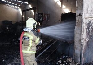 عکس خبري -آتش‌سوزي در پرديس ? کيش / حريق از اتصال اسپيليت شدت گرفت