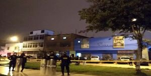 عکس خبري -13 کشته در پي حمله پليس پرو به يک باشگاه شبانه