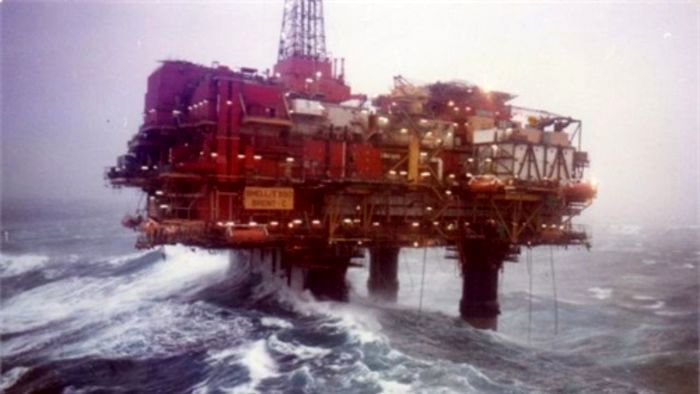 عکس خبري -توقف ?? درصدي توليد نفت خليج مکزيک در پي طوفان‌هاي دوقلو