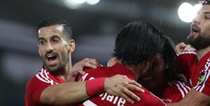 عکس خبري -حاج صفي عازم يونان شد/مدافع ايراني قراردادي دو ساله با سالونيک امضا ميکند
