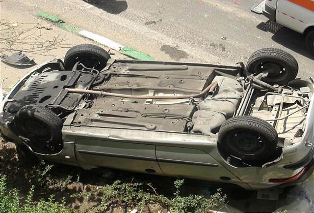 عکس خبري -واژگوني وحشتناک خودرو 206 در اتوبان کردستان