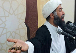 عکس خبري -برادر شيخ النمر پرچم مبارزه را برافراشت