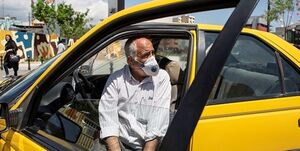 عکس خبري -توزيع ماسک رايگان بين تاکسيرانان پايتخت/تخفيف انجام تست کرونا براي رانندگان