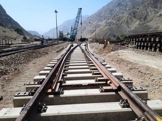 عکس خبري -وزير راه و شهرسازي از پروژه راه آهن رشت -انزلي بازديد کرد