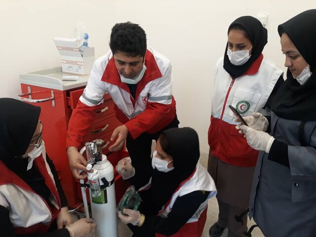 عکس خبري -پزشکان داوطلب جمعيت هلال احمر به ياري مدافعان سلامت استان کردستان شتافتند