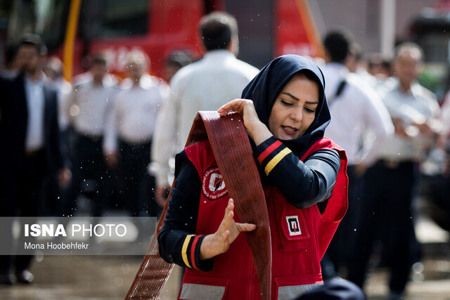 عکس خبري -فعاليت زنان آتش نشان از چه زماني آغاز مي شود؟